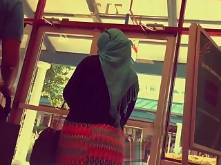 hijab fit together big pest strolling in urgency